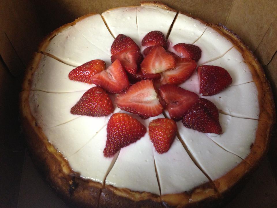 Cheesecake with strawberries